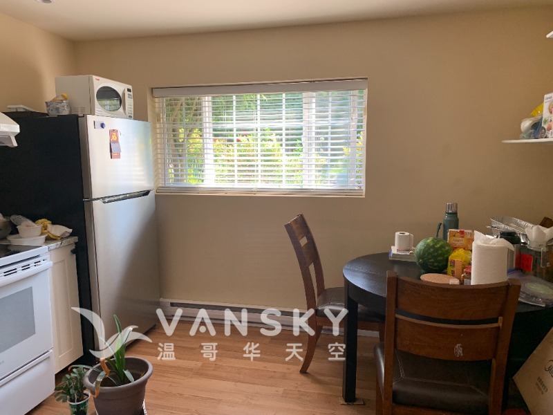 260618091839_Downstair kitchen 2.jpg